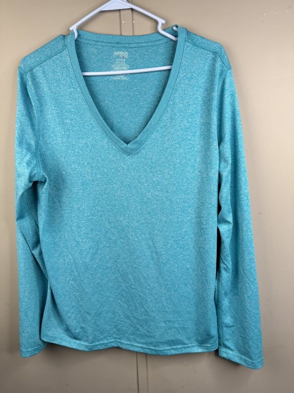 Danskin Size XL Semi Fitted Womens Tee Top Long Sleeve Blue V Neck Tunic Top Hem
